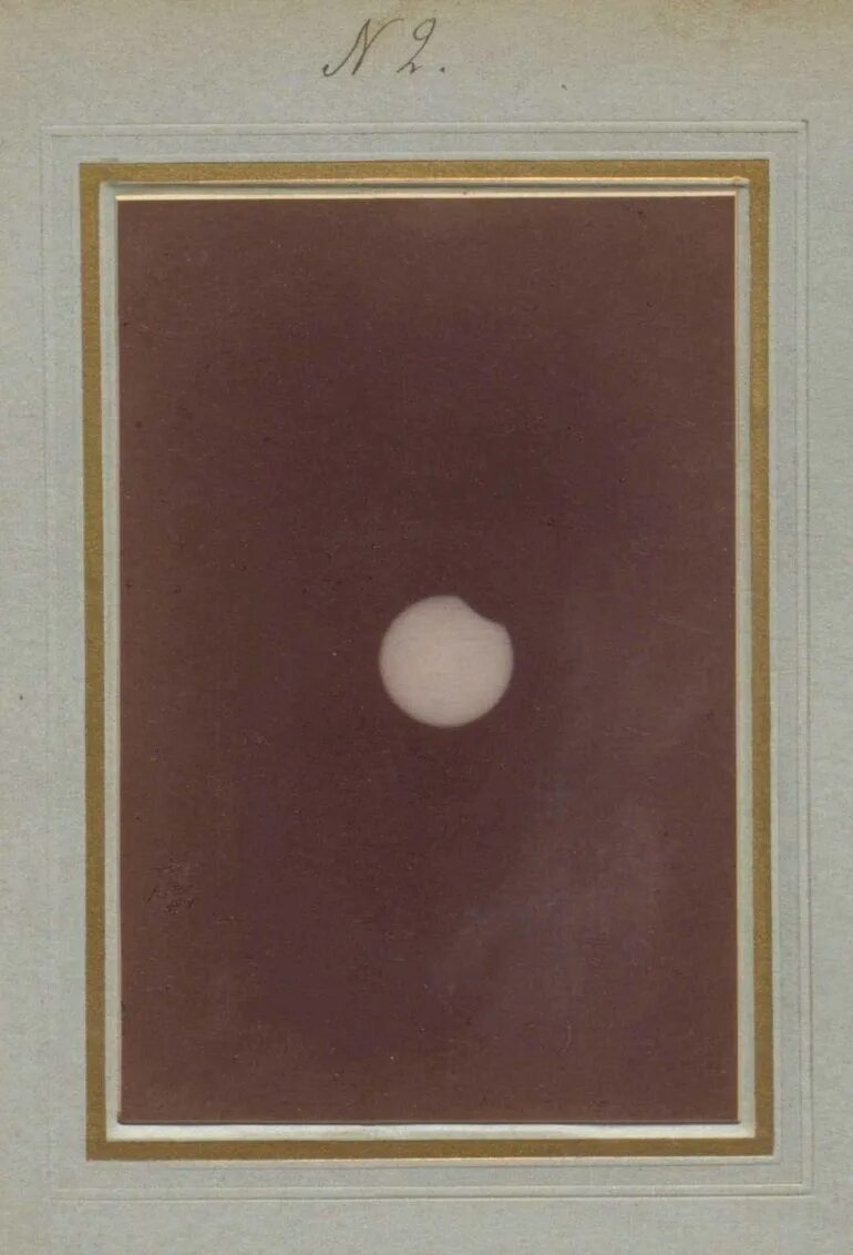 Полное солнечное затмение 19 августа 1887 года. Полное солнечное затмение 19 августа 1887 года. Солнечное затмение. Менделеев на воздушном шаре 1887. Затмение.