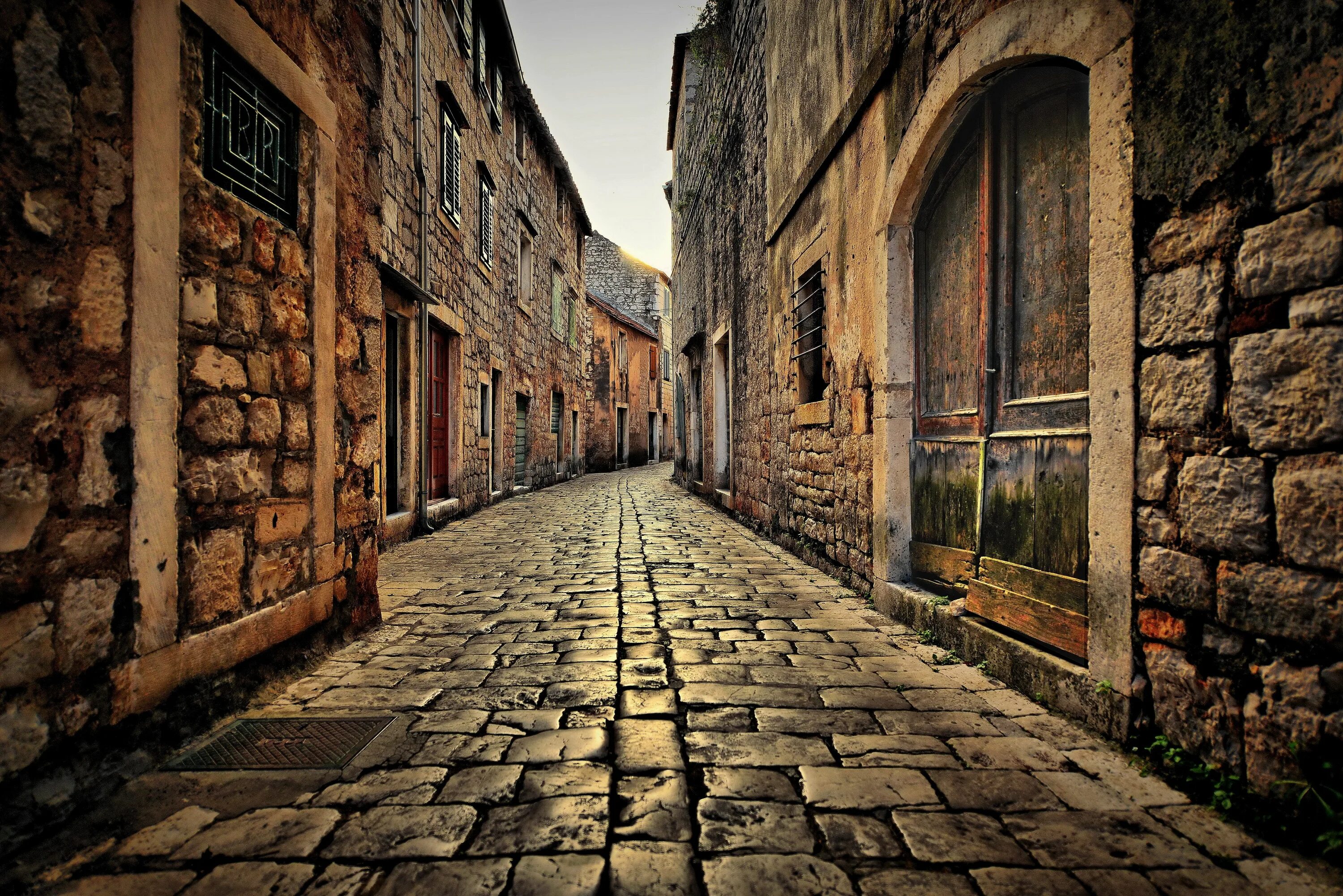 This old town. Старинная улочка мощеная в Англии Португалии. Улица Урбан. Прага булыжная. Старый город Стоун-Таун.