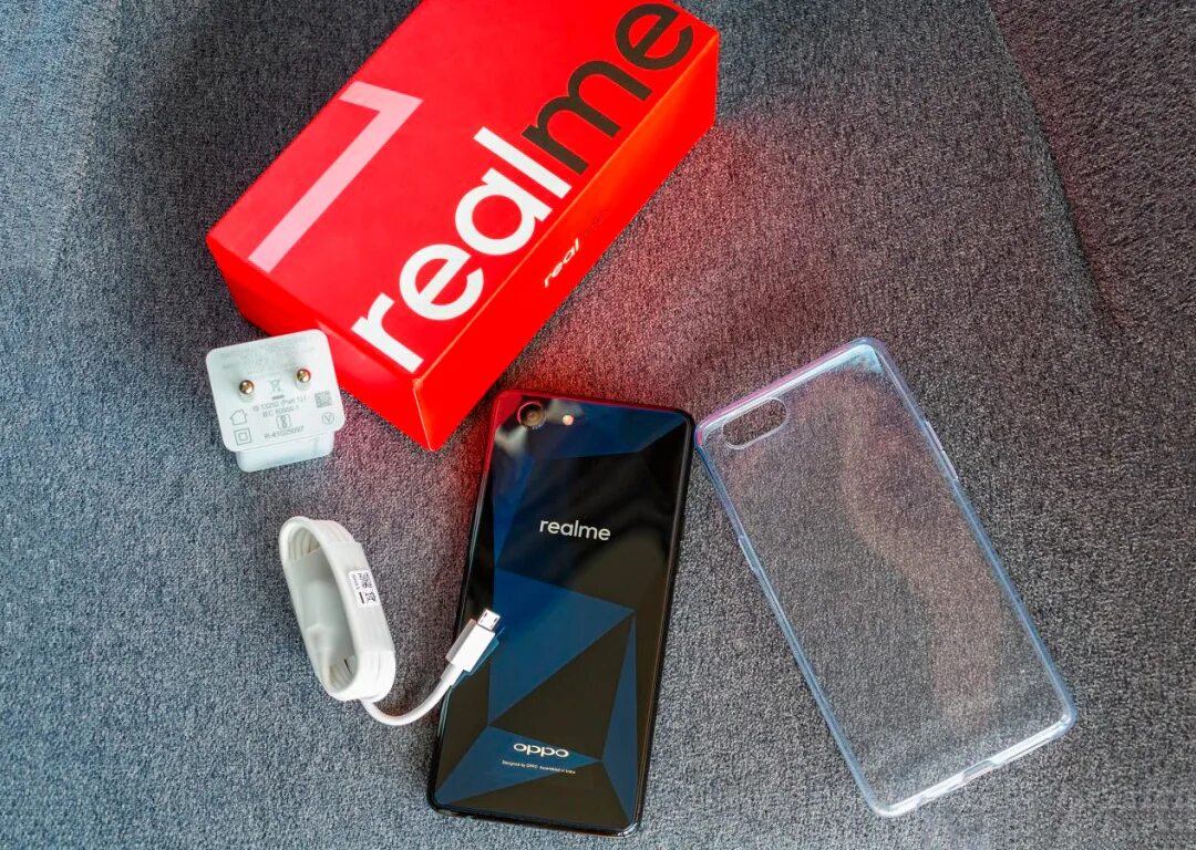 Oppo realme. Смартфоны Realme Oppo. Oppo Realme 1. Realme комплектация. Комплектация смартфонов Oppo.