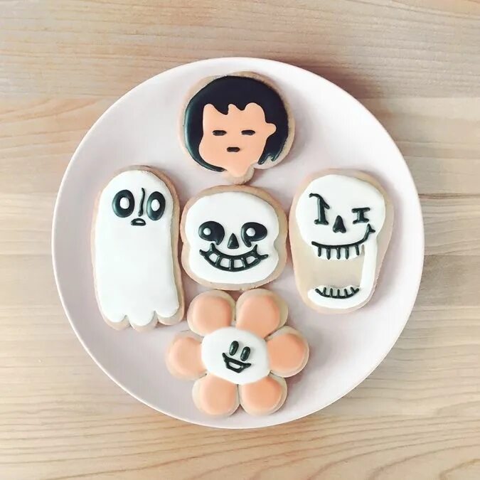 Undertale еда. Андертейл пряники. андертейл печеньки. undertale amino печеньки.