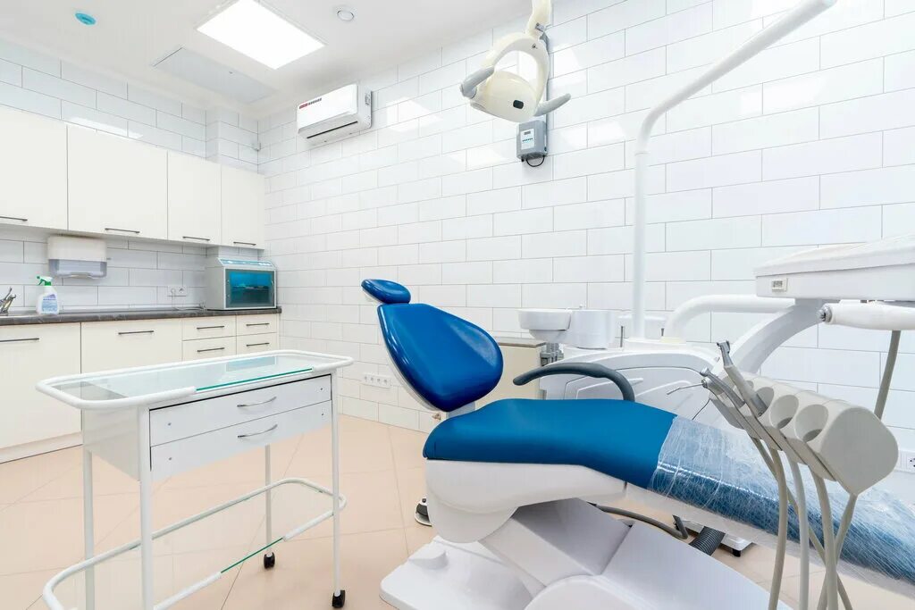 Стоматология циркон Тамбов. Красивый стоматологический кабинет. Медицина стоматология. Кабинет отбеливания зубов.