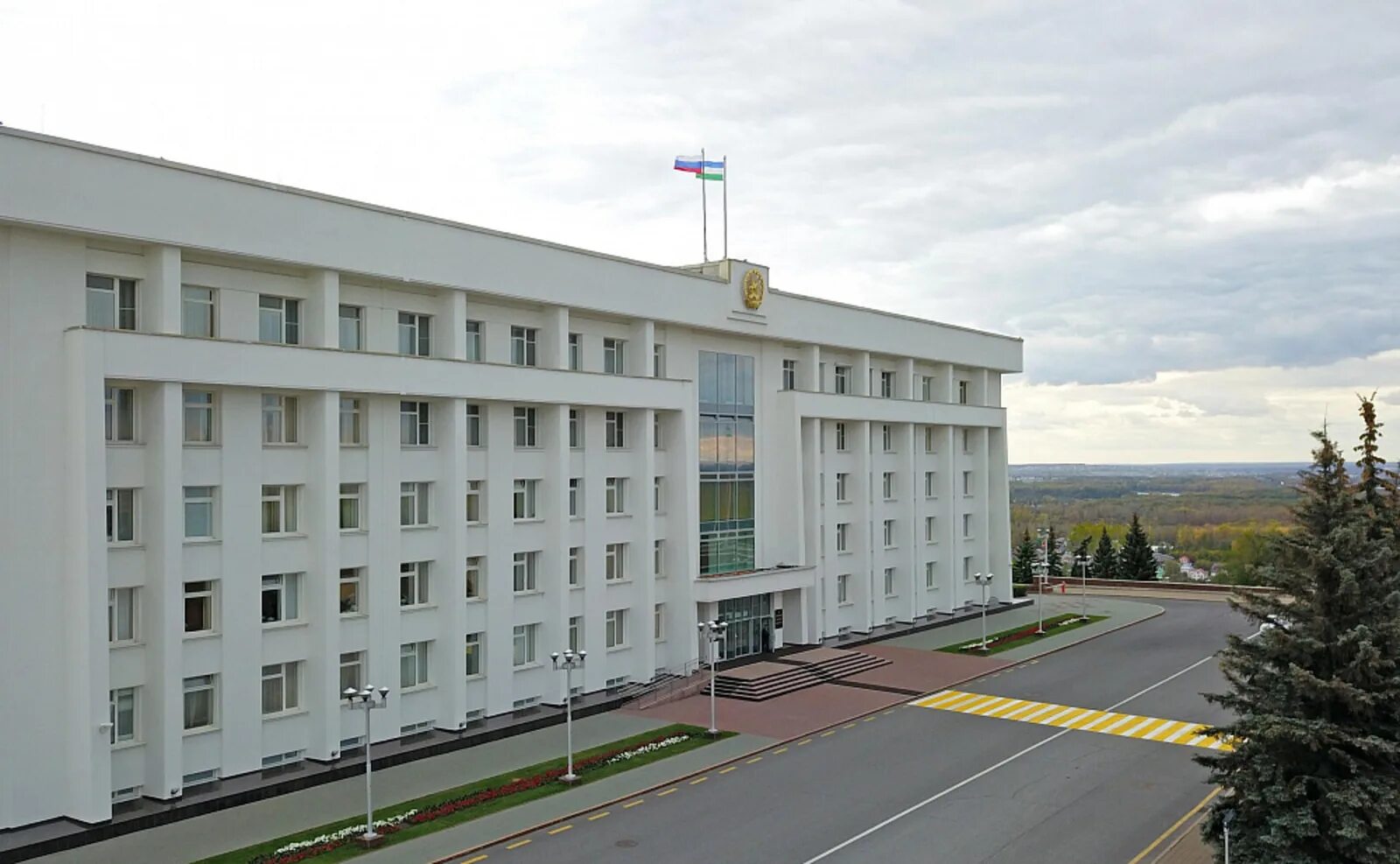 Ноф республики башкортостан. Здание правительства башкирии. белый дом башкортостан. дом правительства республики башкортостан. тукаева 46 уфа дом правительства.