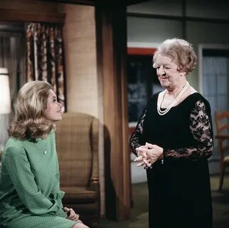 Samantha and aunt Clara Classic Hollywood, Old Hollywood, Bewitched Tv Show...