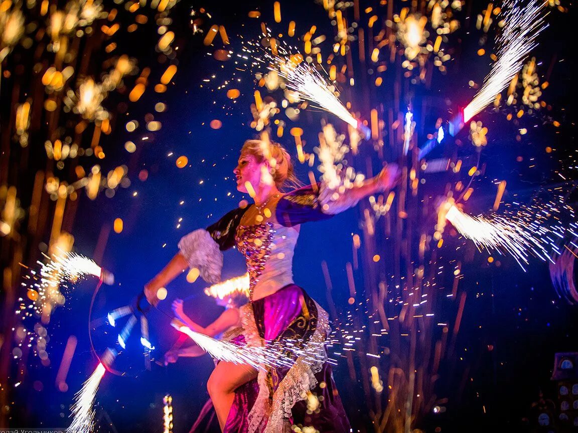 Арт-танцевальное шоу. Световое танцевальное шоу. Оригинальный жанр выступление. Оригинальный жанр номер для выступления. Оригинальный жанр выступление.