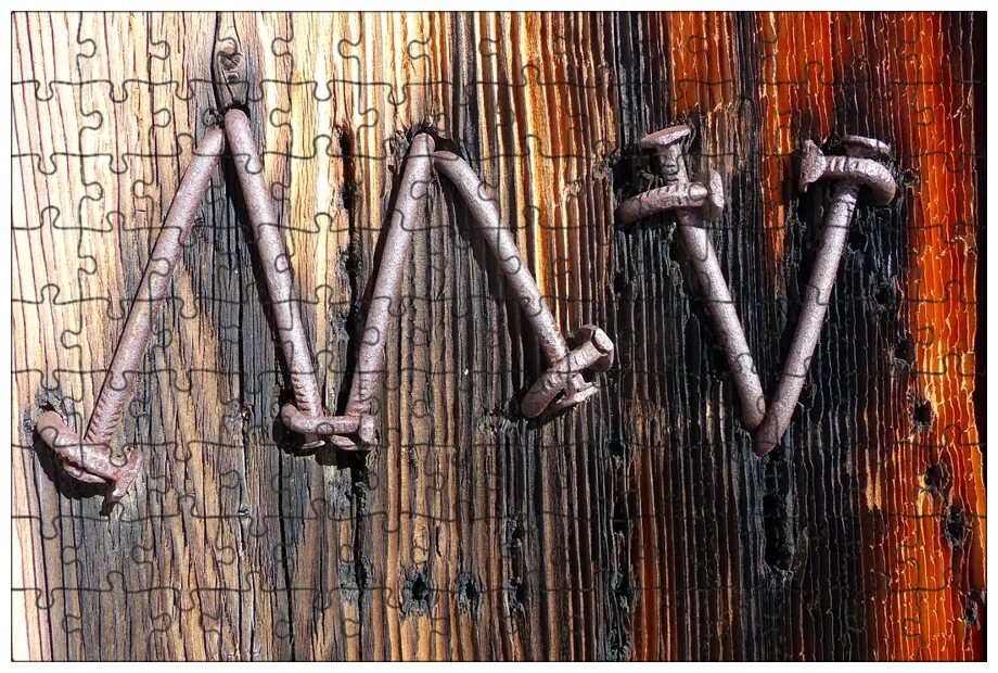 гвоздь вбитый в доску. вбитый гвоздь. забитый гвоздь. старый гвоздь в дереве. Nail wood.