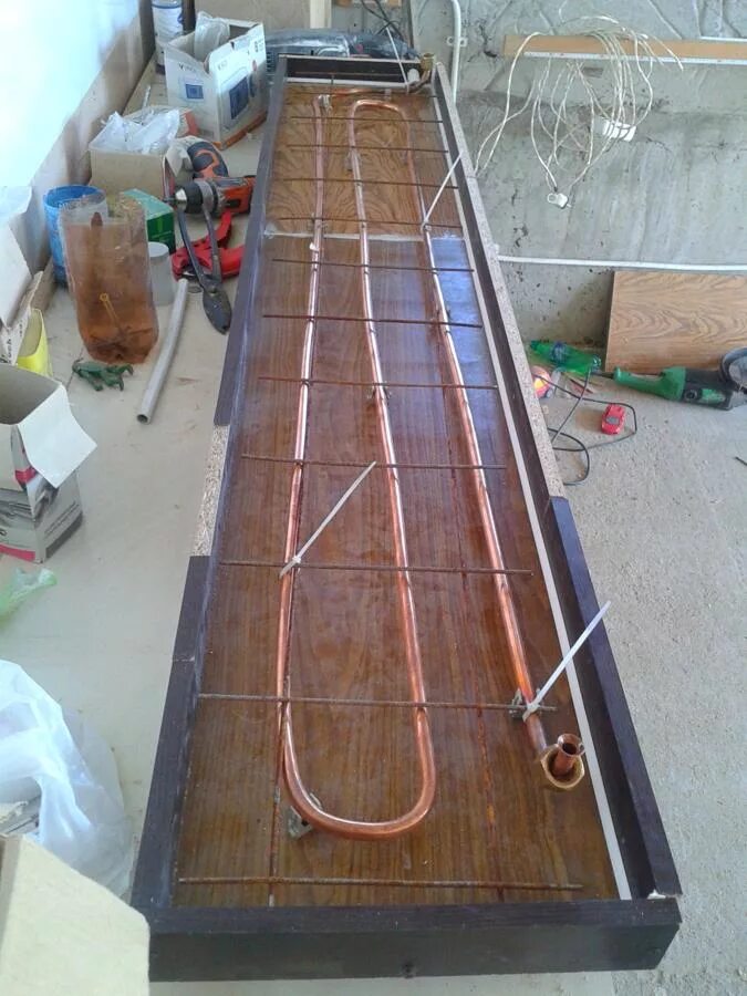 Как сделать теплый подоконник. Подоконник с подогревом водяным. Теплый подоконник. Обогрев подоконника греющим кабелем. Как сделать теплый подоконник.