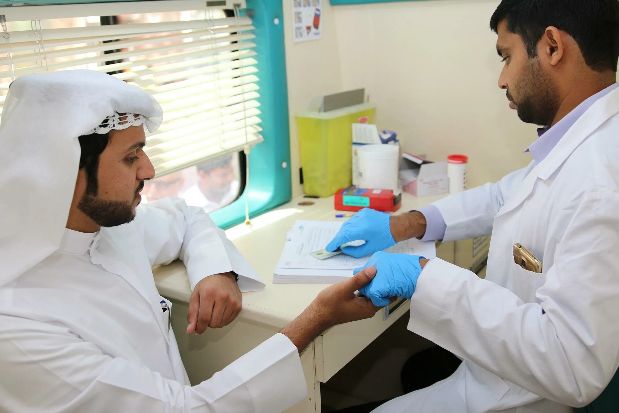 Медицина в ОАЭ. Медицина в арабских Эмиратах. Арабский врач. Арабские медики.