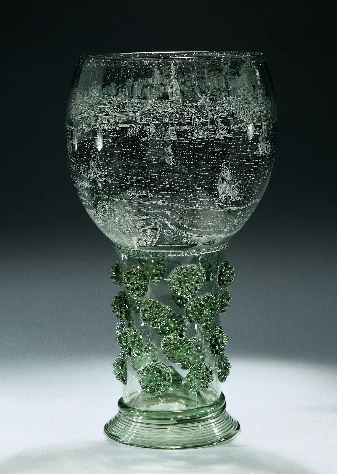 Стекольный стакан. Ремер бокал. Бокал Ремер зеленое стекло. Бокал Ремер 19 век. Венецианское стекло 17 век.