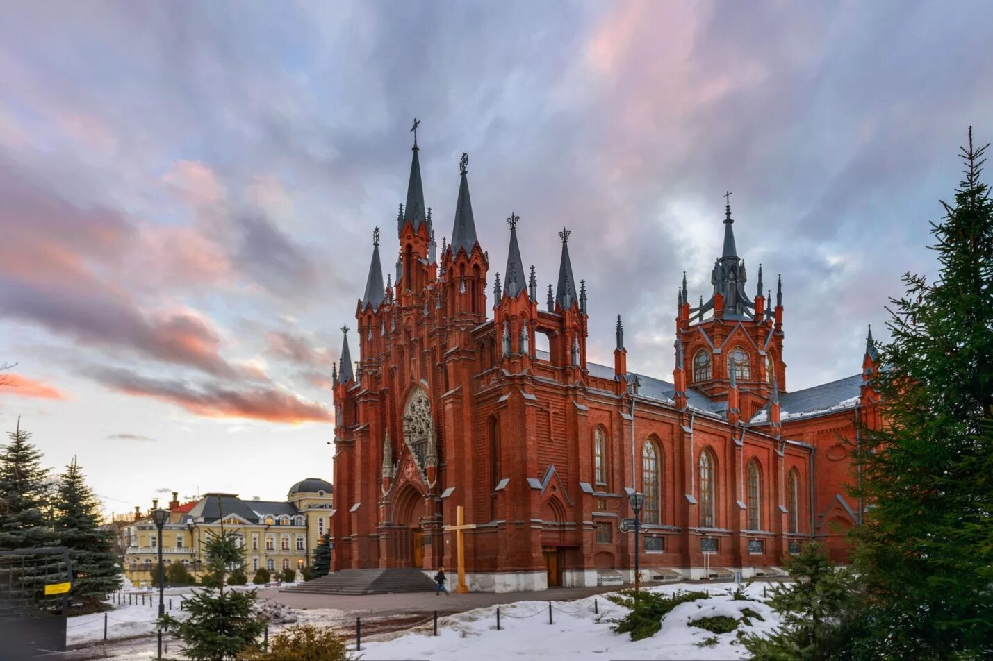 католический собор непорочного зачатия пресвятой девы марии в москве. римско-католический кафедральный собор непорочного зачатия. московская католическая церковь. собор непорочного зачатия пресвятой девы марии. католический собор непорочного зачатия пресвятой девы марии.