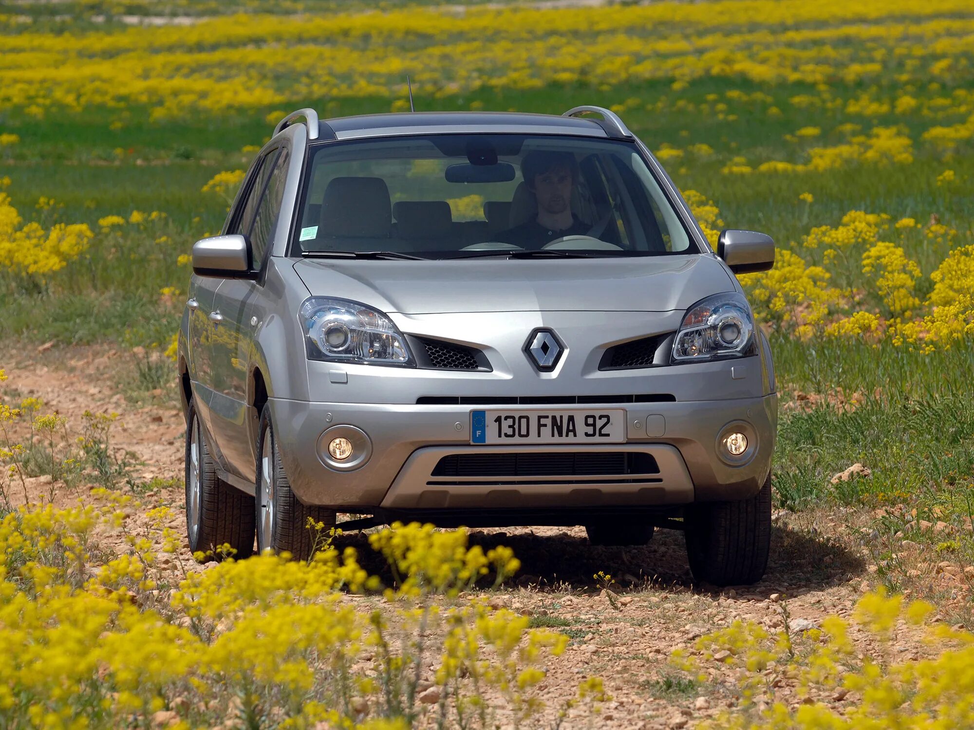 Рено колеос поколения. Renault KOLEOS 2008. Рено Колеос 2008. Рено Колеос 1 поколение. Renault KOLEOS 2007.