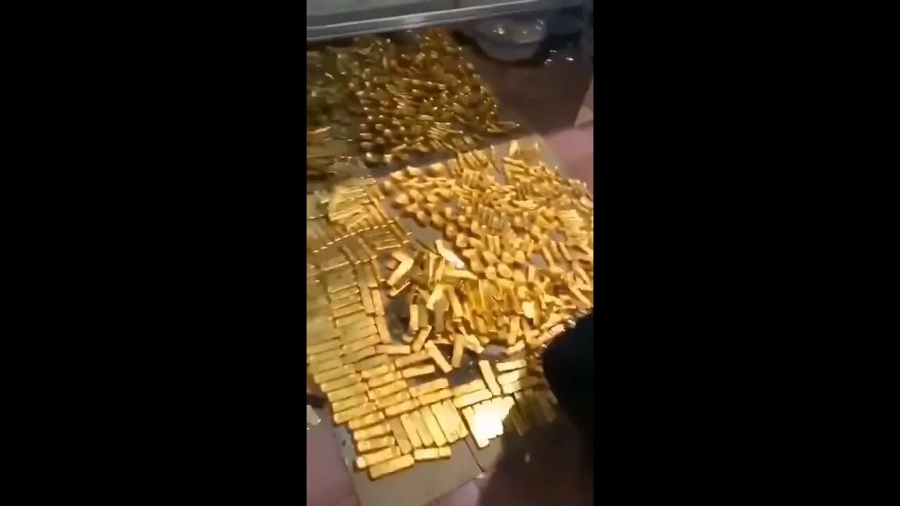 Чиновник золото. Чиновник золото. Бизнесмен с деньгами. 18 тонн золота. Мэр гуанчжоу 13 тонн золота.