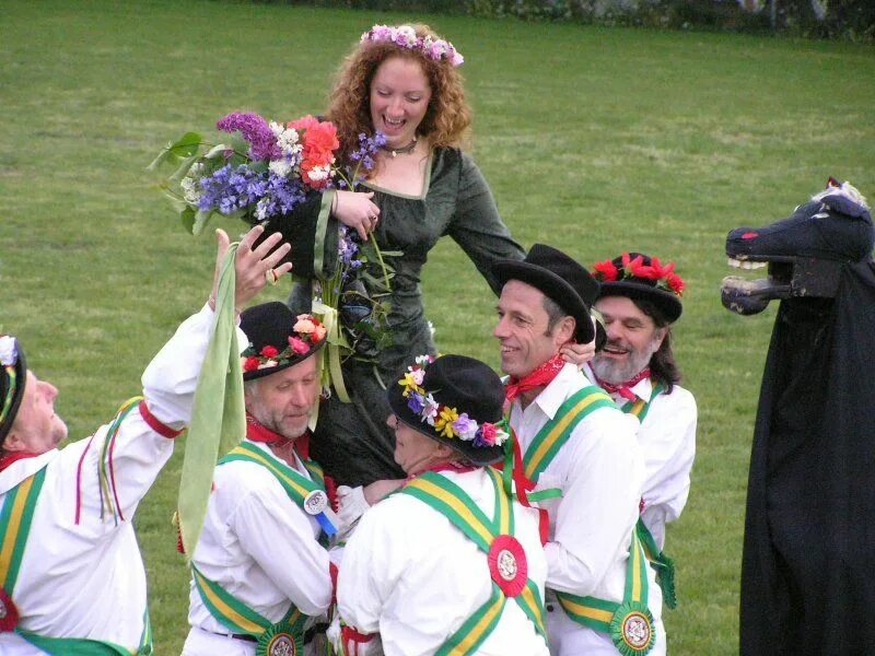 Мэй Дэй в Великобритании. May Day праздник в Англии. Бельтайн Майское дерево. May Day праздник в Англии Королева и Король мая.