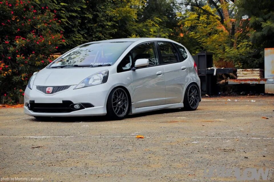 Honda fit ge8. Honda Fit 2009 стенс. Honda Fit RS ge8. Honda Fit ge8 stance. Honda Jazz ge8.