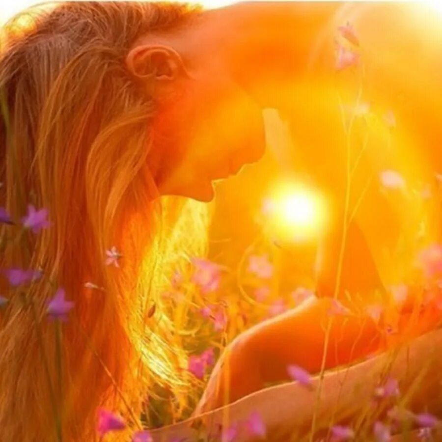 Тепло света сердца моего. Девушка и солнце. Девушка в лучах солнца. Девушка счастье. Солнечная девушка.