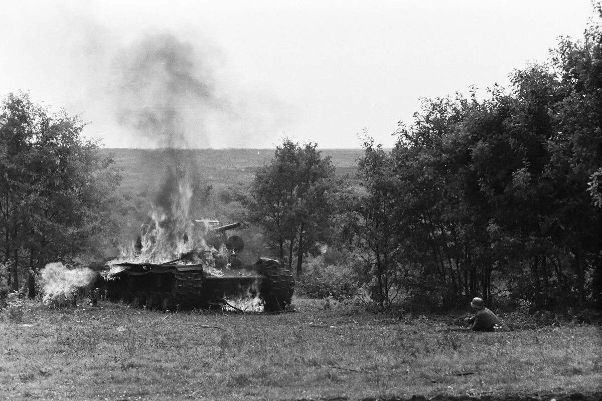 Е25 в world of tanks. Пишу тебе из горящего танка. Горящий танк wot. Подбитый танк великая отечественная. Сгорели в танках мои товарищи.