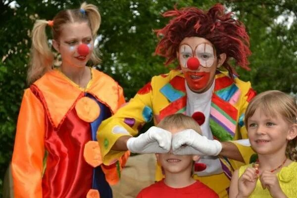 Детские сценарии клоуном. Клоун на детском празднике. Праздник клоунов. Клоун в детском саду на празднике. Детский клоун на день рождения.