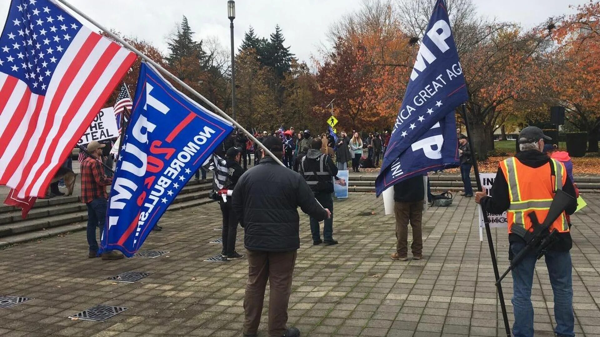 Митинг в сша в поддержку. Митинг в сша в поддержку россии. трамп на митинге. америка в поддержку россии. протест в америке в поддержку россии.