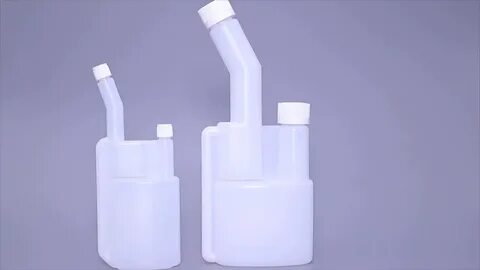 Пластиковая бутылка с длинным горлышком