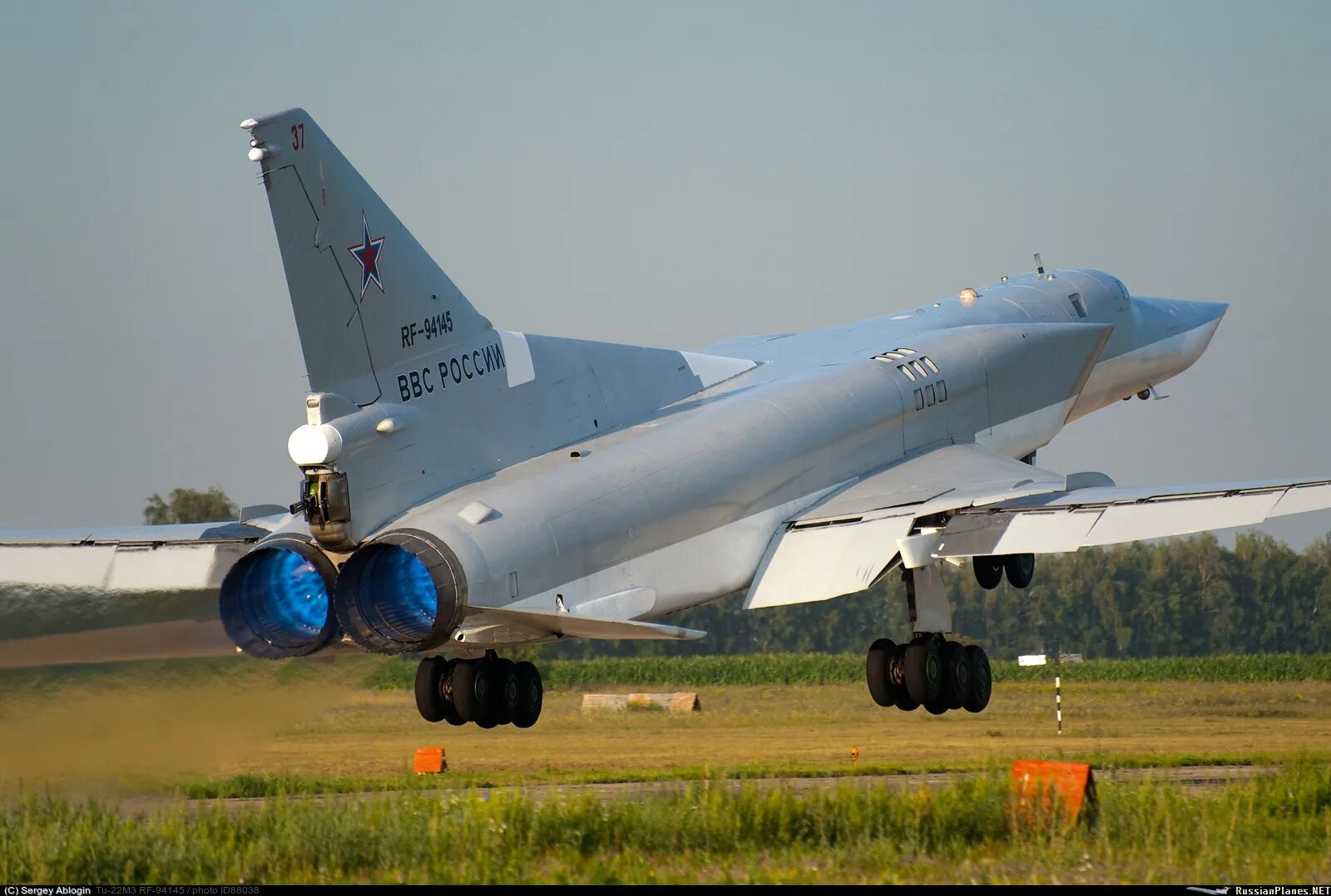 Самолёт ту-22м3. Бомбардировщик ту-22м3м. Ту 22м3 с Фаб 250. Ту-22м3 крыло.