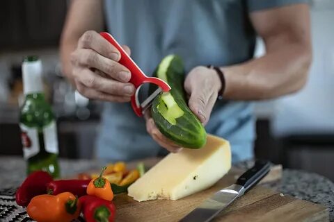Peel vegetables