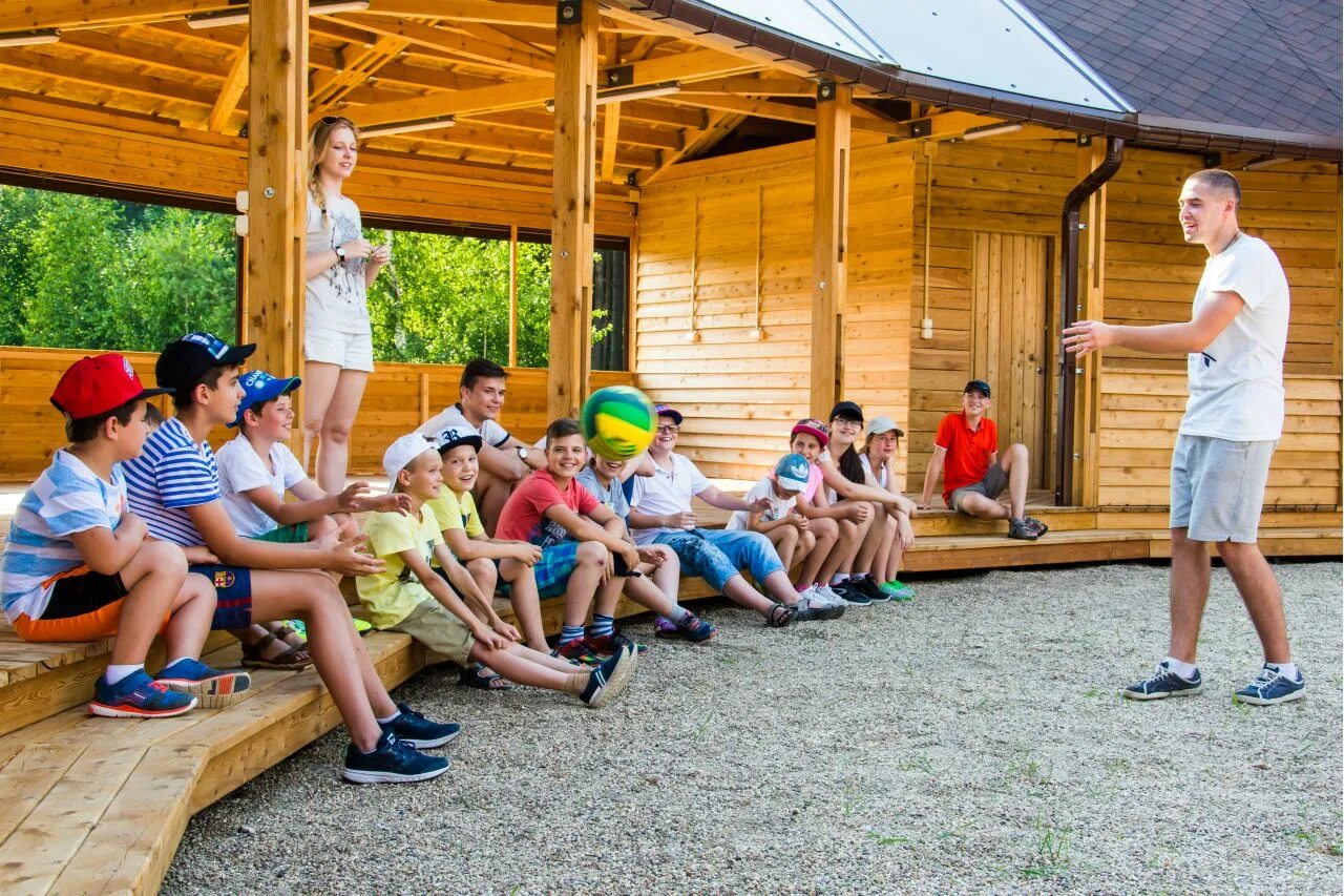 Child camping. Лагерь фантастика в Завидово. Завидово детский лагерь. Летний лагерь. Детские Загородные лагеря.