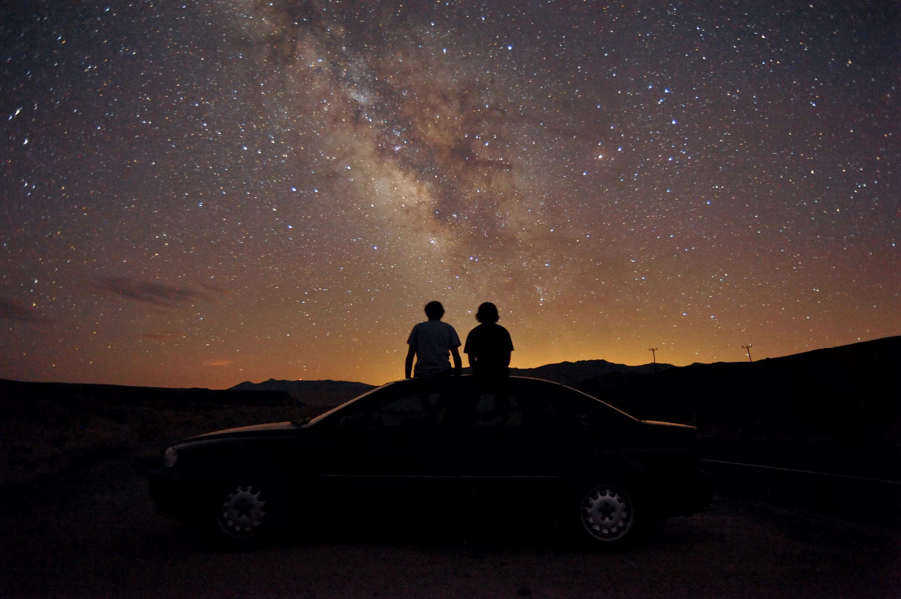 По ночам несмотря на звездное небо сырая. Звездное небо в машине. Человек под звездным небом. Пара ночью. Пара в машине ночью.