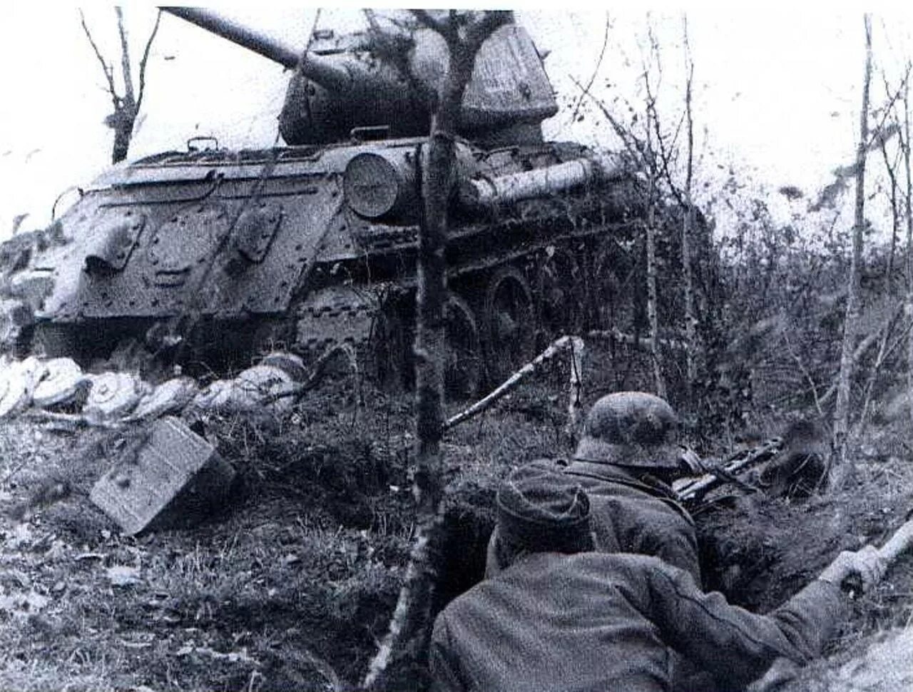 немецкие беженцы в восточной пруссии. т-34 в восточной пруссии. неммерсдорфский инцидент 1944. тацинская гвардейская танковая дивизия. трофейный танк т 34.