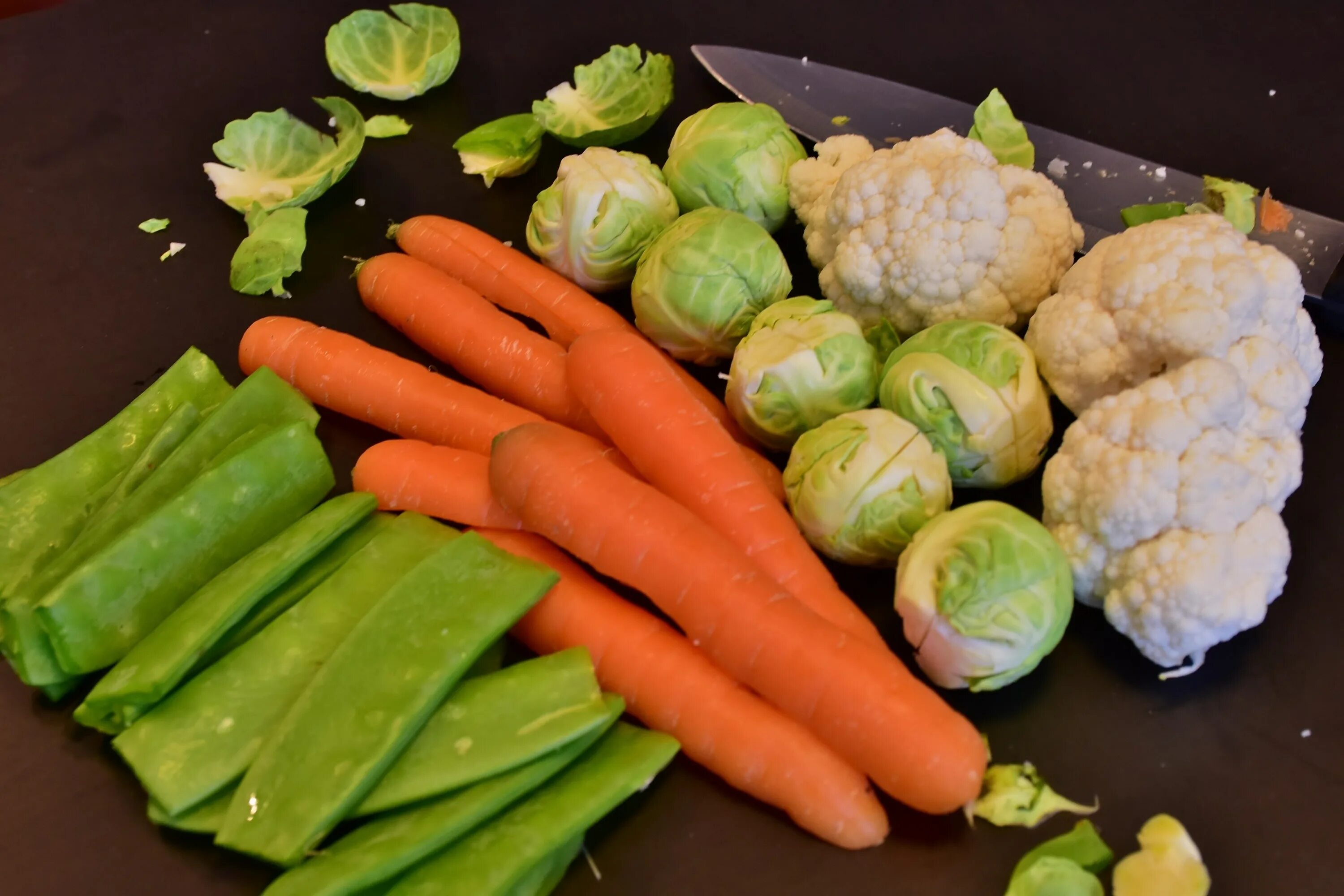 Кабачки капуста блюдо. Капуста и морковь. Морковка и капуста. Капустные овощи. Свежие овощи.