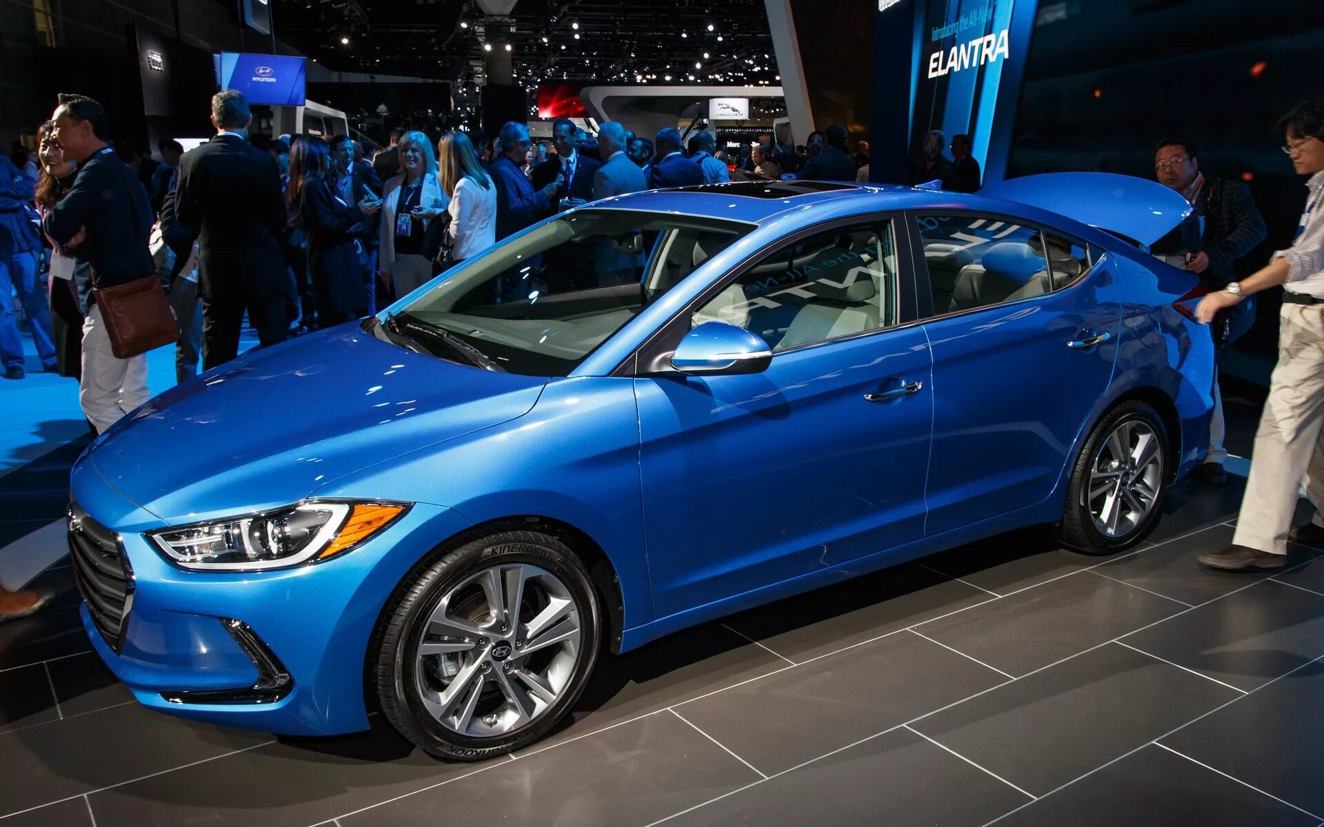 Hyundai solaris 2017. Хендай элантра 2017. Hyundai elantra 2017 синяя. Новая хендай 2017. Новая хендай 2017.