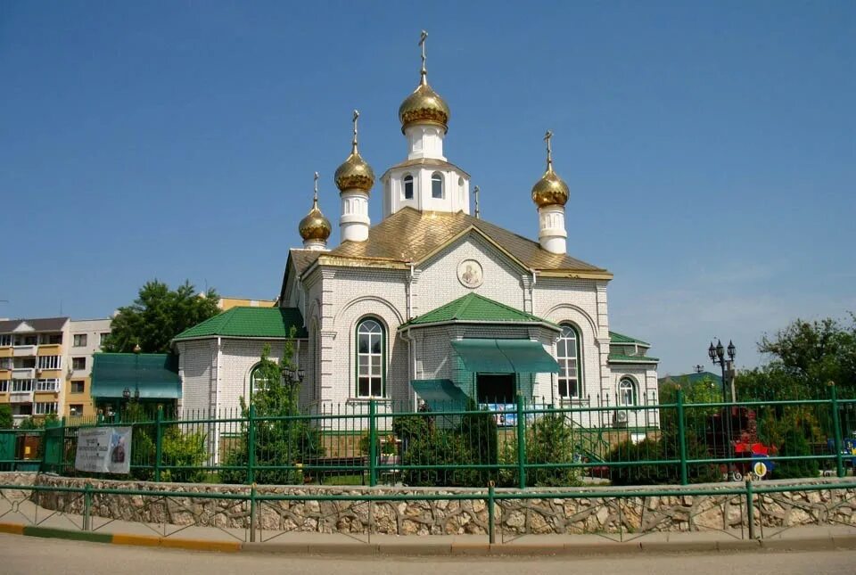 Волгоградская обл город фролово. Храм во Фролово Волгоградской области. Храм Рождества Пресвятой Богородицы во Фролово. Фролово храм Богоявления. Церковь города Фролово Волгоградская область.