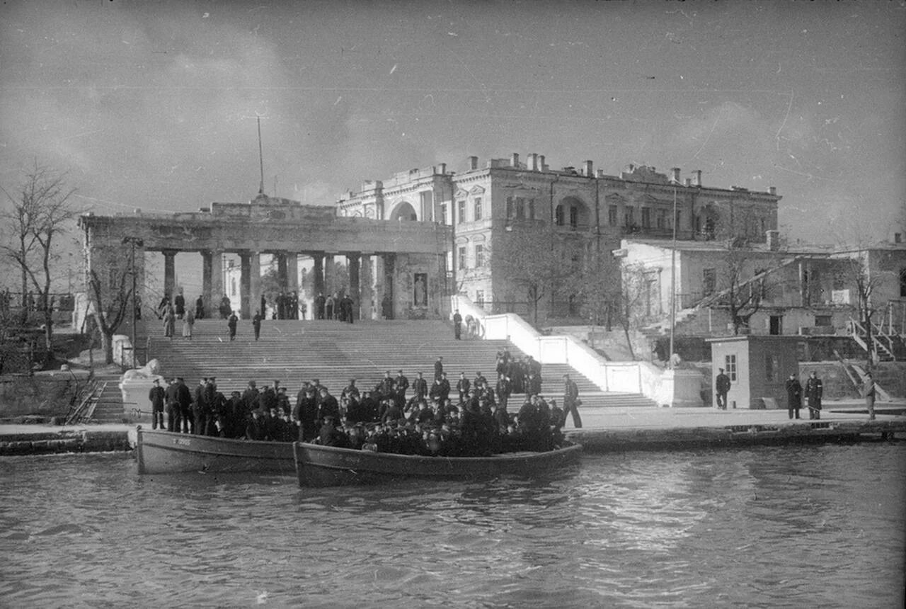 Севастополь 1944 год. Графская Пристань Севастополь 1944. Освобождение Севастополя 1944 Графская Пристань.