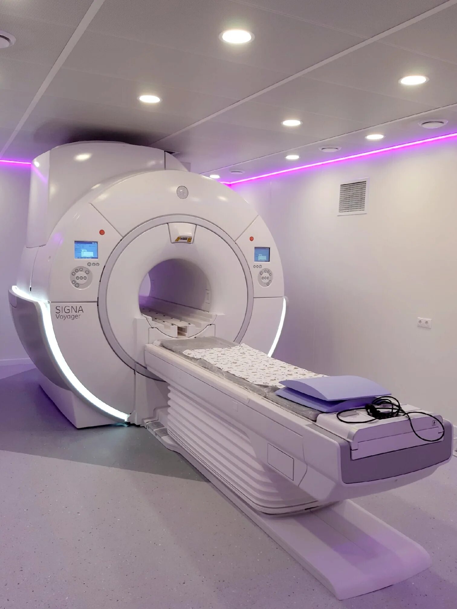 Мрт окб. Мрт в областной больнице иваново. Кабинет мрт в областной больнице. Мрт окб. Мрт диаметр туннеля.