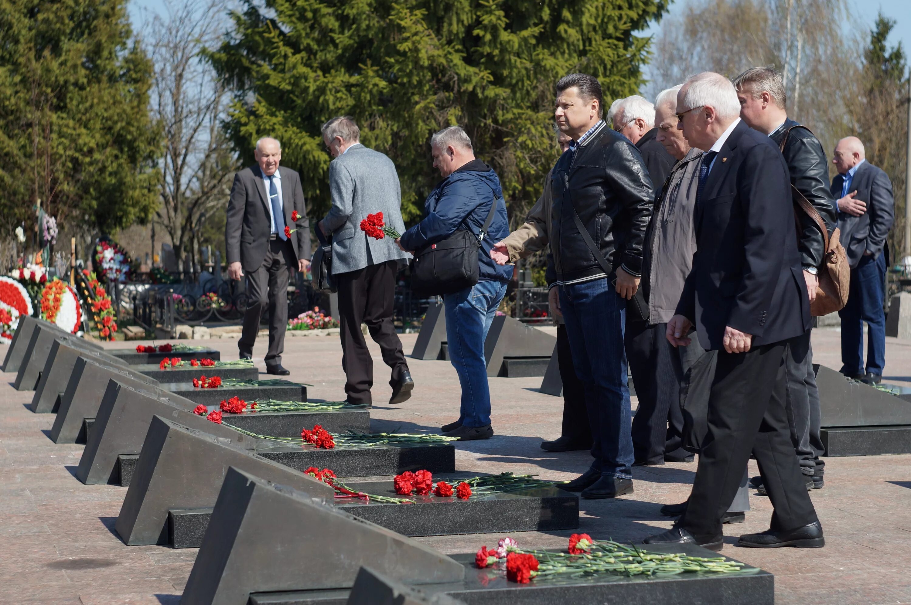 Известные люди чернобыльцы. Льготы чернобыльцам. Пособие на погребение чернобыльцев. Оздоровление чернобыльцев. Выплаты ликвидаторам чаэс в 2021.