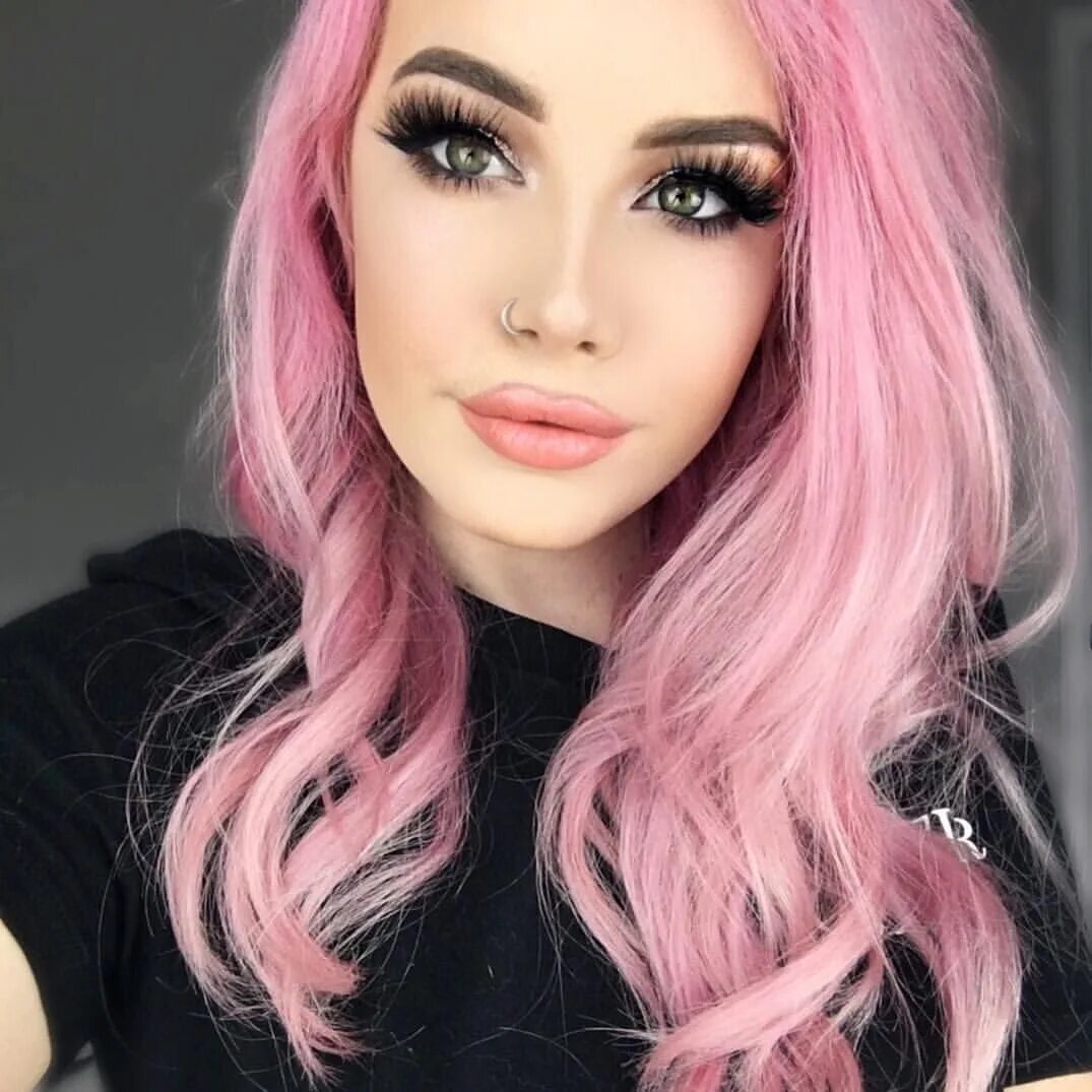 Макияж розового цвета. Hailie barber розовые. hailie barber pastel pink hair. макияж с розовыми волосами. образ с розовыми волосами.