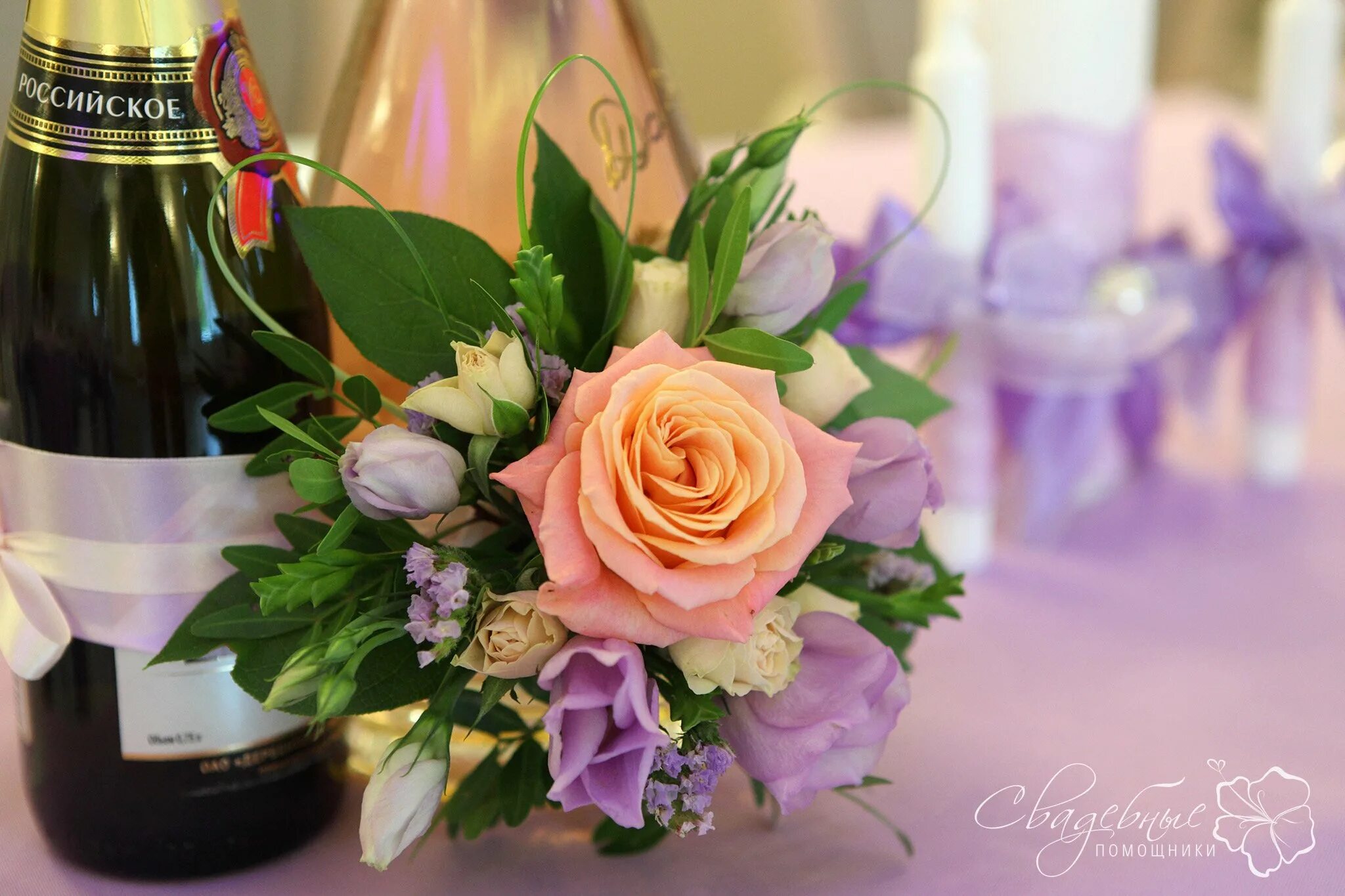 цветы и шампанское. шампанское с цветами. шампанское и розы. пионы и шампанское. букет пионов и шампанское.