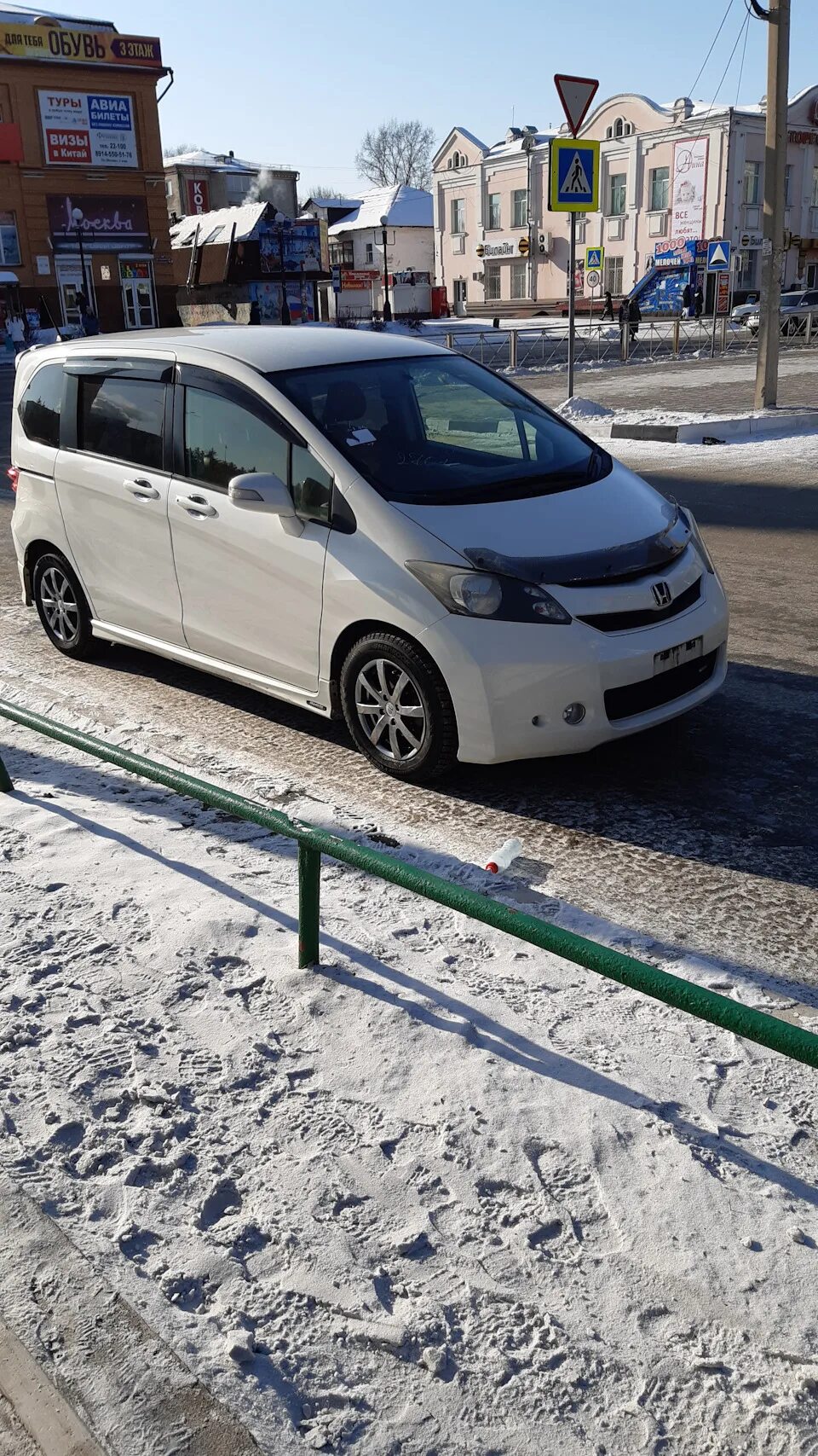 Колеса honda freed. Honda freed r16. Honda freed r17. Honda freed Spike r17. Хонда Фрид на r17.