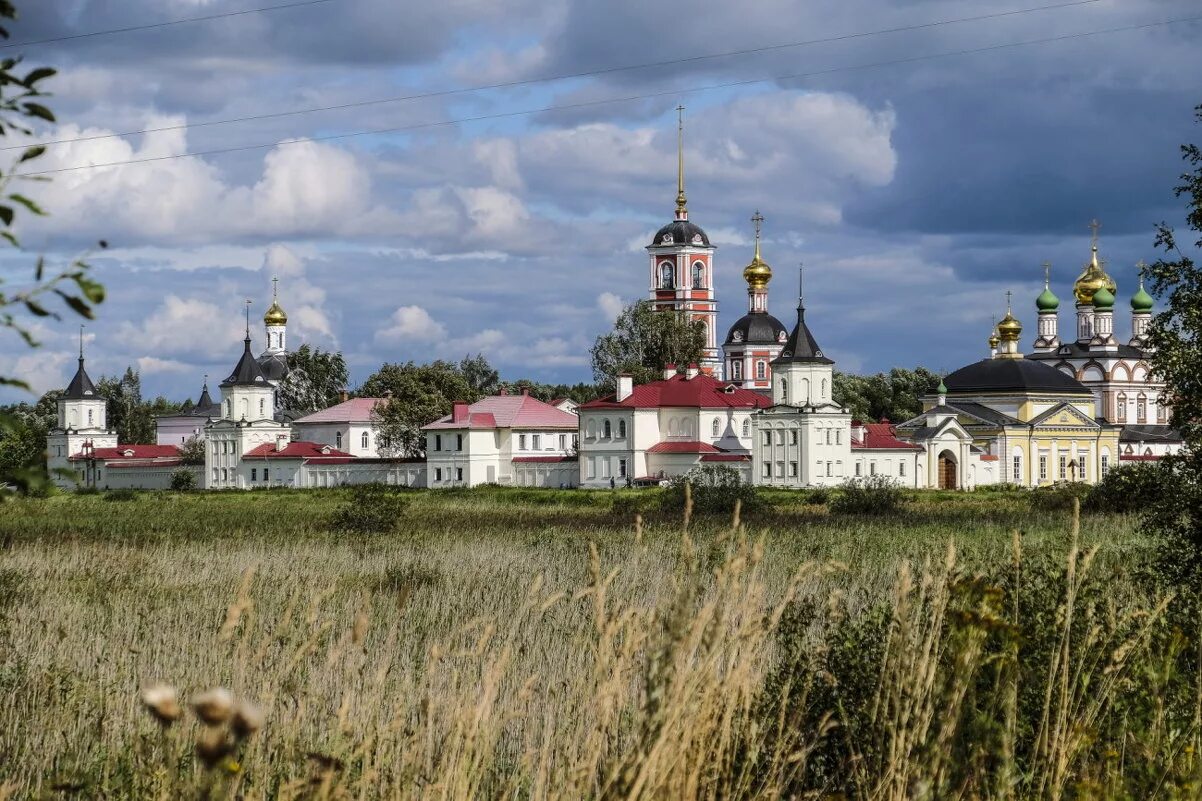 Варни це. Троице-Варницкий монастырь. Свято-Троицкий Сергиев Варницкий монастырь. Троице Сергиев Варницкий монастырь в Ростове Великом. Варницы Троице-Сергиев Варницкий.