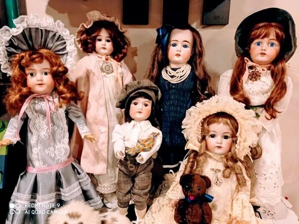 Куплю куклу шопик. Фарфоровые куклы с журналом. Фарфоровые куклы в разных костюмах. Фарфоровые куклы Бэйбики. Куклы разные нужны куклы разные важны.
