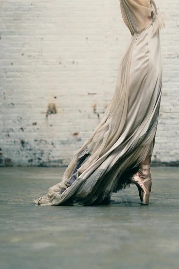 Балет вдохновение. Балет вдохновение. Девушка легкость воздушность. Балет вдохновение босиком. Балет вдохновение.