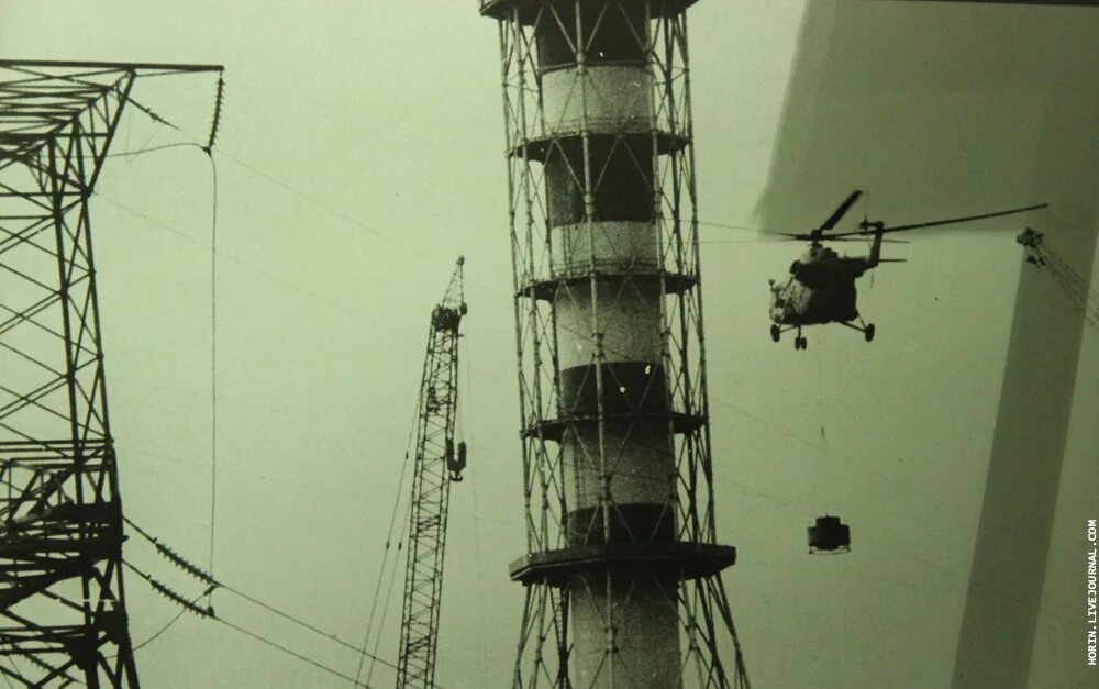 Крыша аэс. Чаэс 1986. аэростат над чаэс 1986. аэс ссср 1986. чернобыль вертолет.