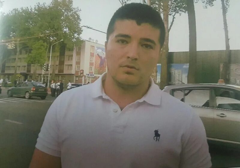 Мелкий таджик с мерсом. Такси душанбе. Душанбе водитель. Водитель таджик. Номер скорой помощи худжанд таджикистан.