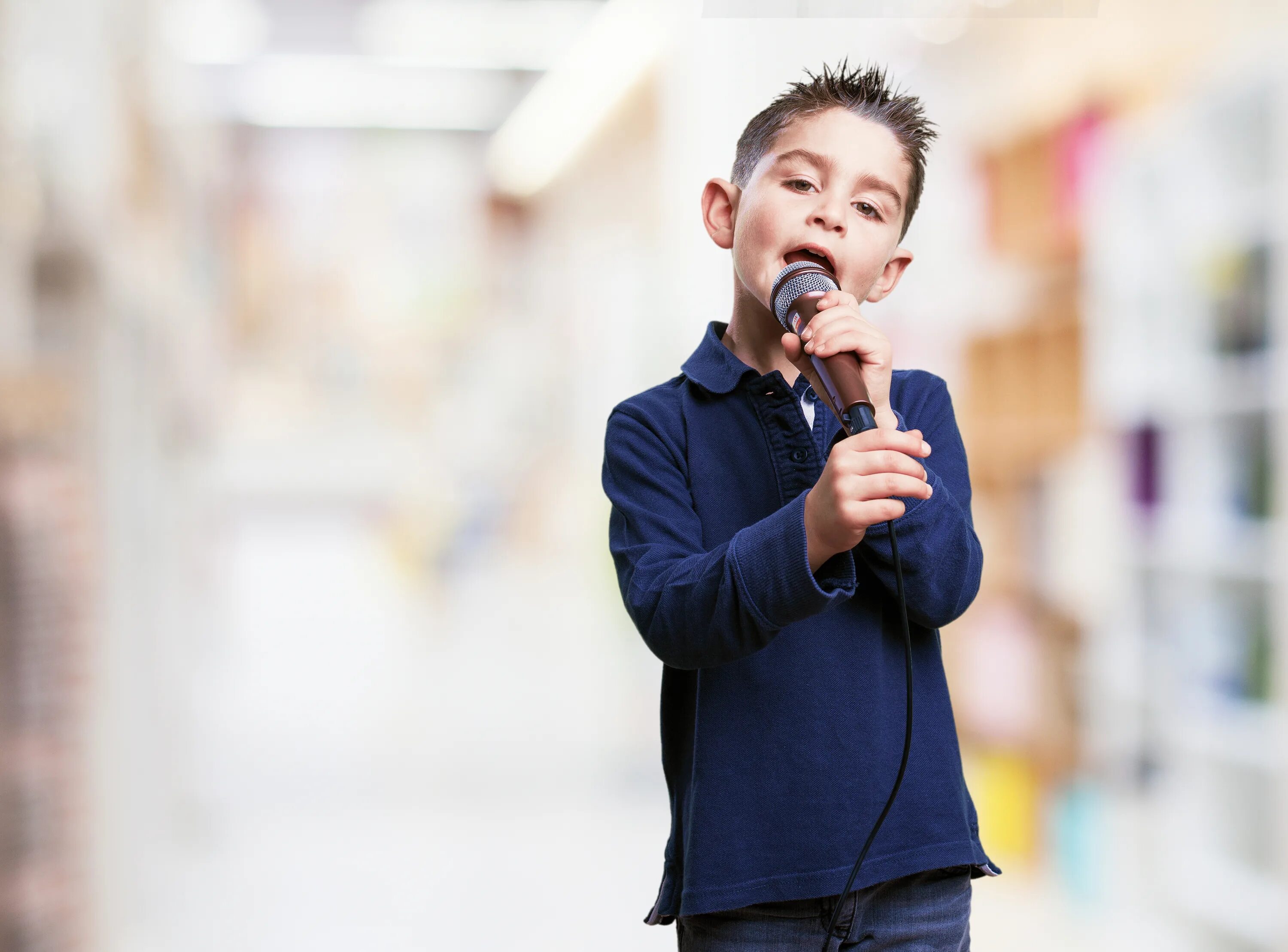 Мальчик поет про. Boy singing. Kid Singer. Singer boy. Певец школьник на белом фоне.