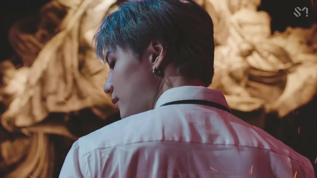 Taemin mv. Таемин криминал. Тэмин shinee criminal. Taemin criminal. Taemin criminal outfit.
