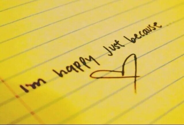 Just be happy надпись. Im happy im content. Im happy. Just im happy. Be happy леттеринг.