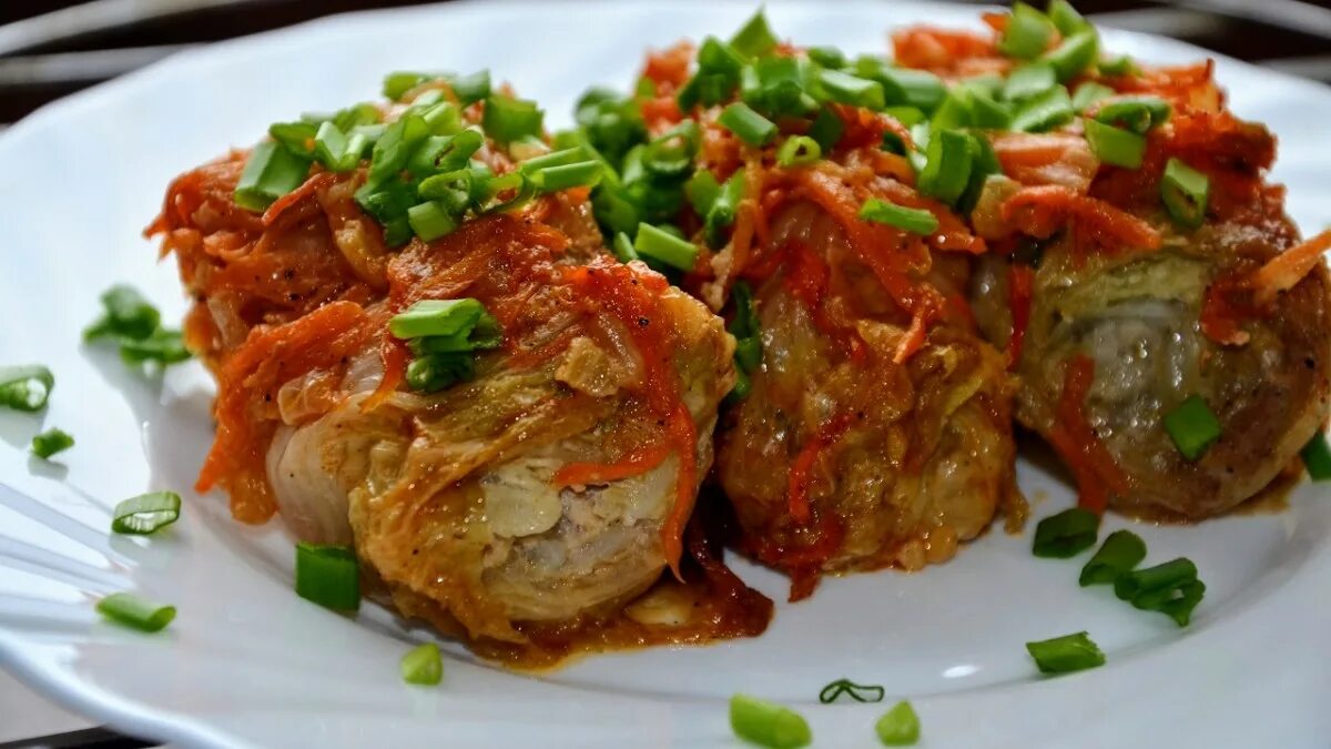 Голубцы из пекинской капусты в мультиварке. Голубцы с мясом и рисом подача. голубцы с мясом индейки. голубцы пекинские. голубцы с говядиной и курицей.