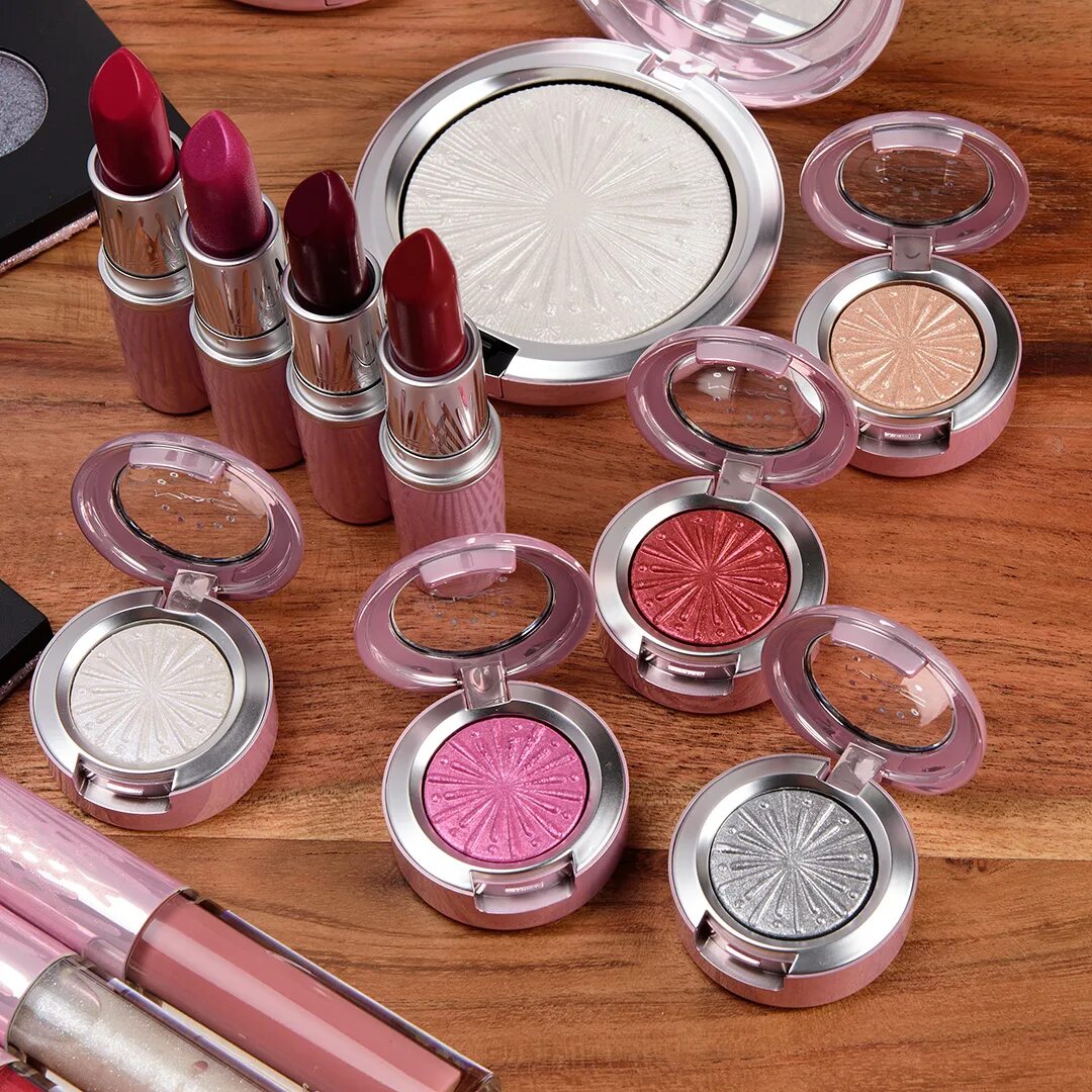 Mac frosted frenzy 2025. Mac frosted firework. мак блеск для губ frosted firework - сломай лед. mac frosted firework heart goes boom. mac firework the room.