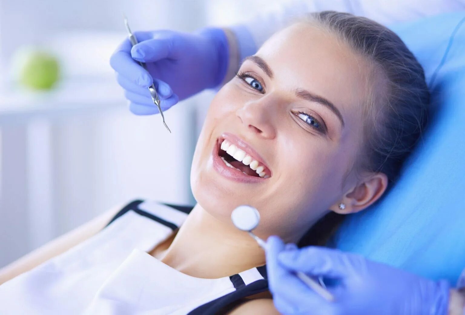 Стоматолог выходные. Красивые зубы стоматология. Красивая улыбка. Улыбка стоматология. Стоматология женщина.
