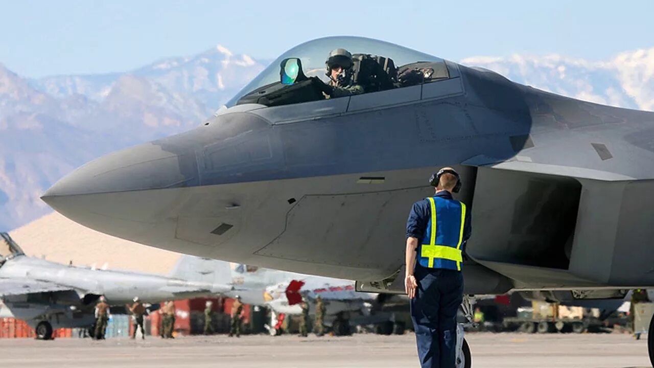 Стелс видео. F-22 стелс покрытие. f 35 стелс покрытие. принцип стелс технологии. f35 упал.