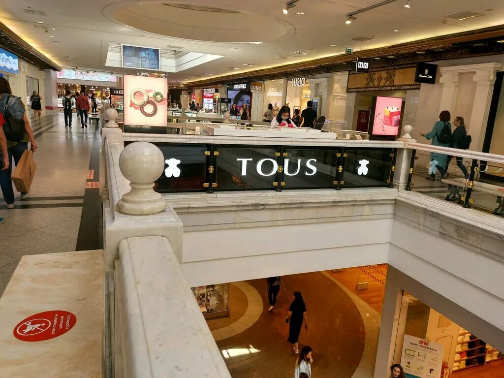 Respect манежная площадь 1 стр 2. охотный ряд, москва, манежная площадь. Guess магазин. манежная площадь 1 стр 2 москва. тц охотный ряд mumuso.