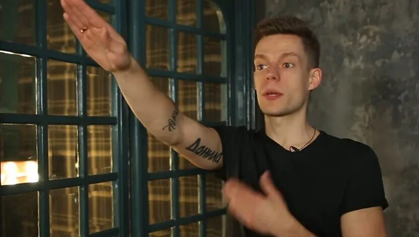 Дудь татуировки. Юрий дудь татуировки. данила дудь. юрий дудь тату. юрий дудь зигует.